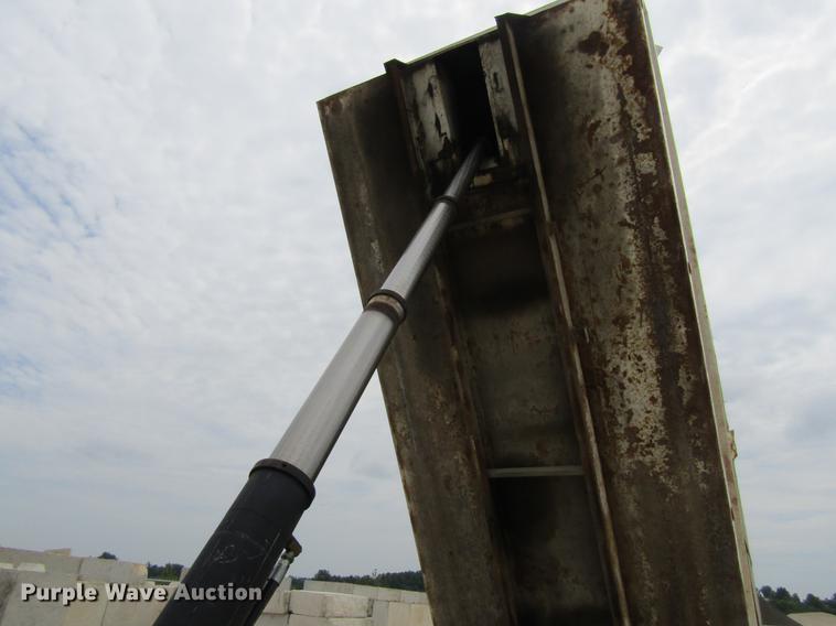 image for item DF3822 1996 Mack RD600 dump truck