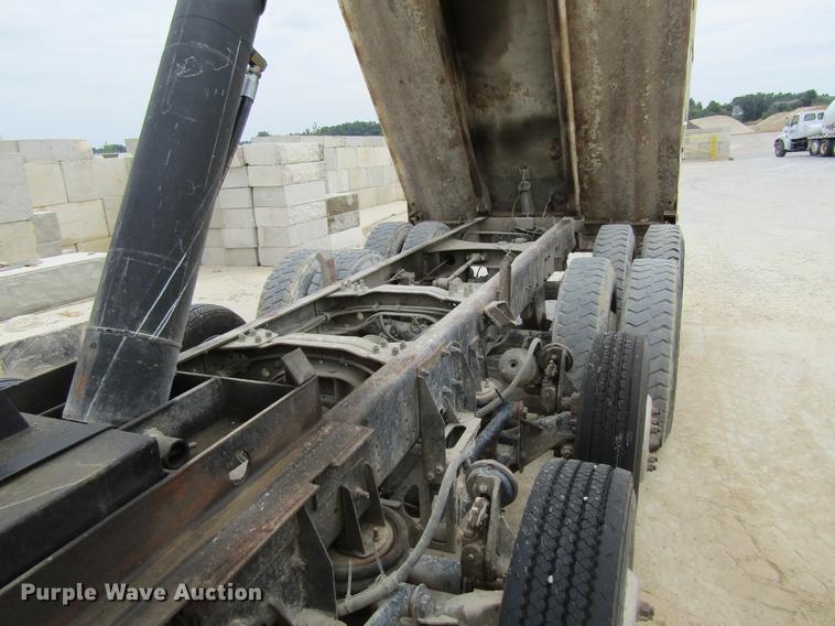 image for item DF3822 1996 Mack RD600 dump truck