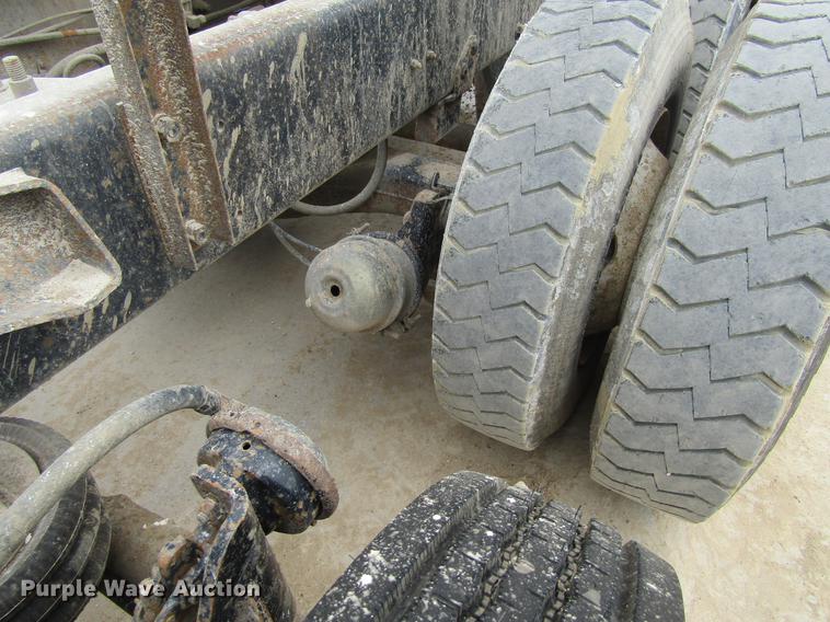 image for item DF3822 1996 Mack RD600 dump truck