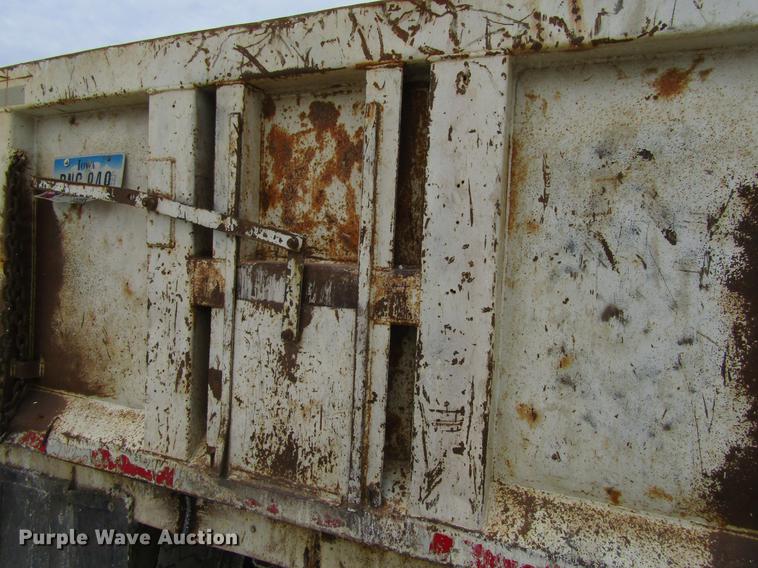 image for item DF3822 1996 Mack RD600 dump truck