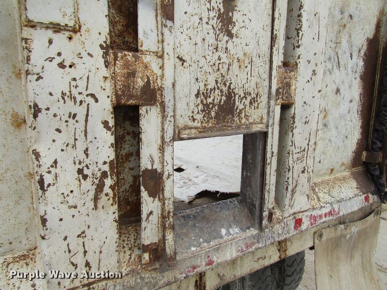 image for item DF3822 1996 Mack RD600 dump truck