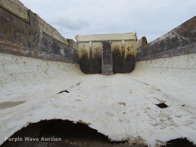 image for item DF3822 1996 Mack RD600 dump truck