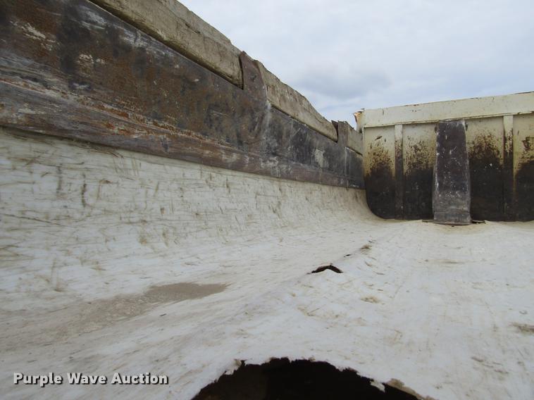 image for item DF3822 1996 Mack RD600 dump truck