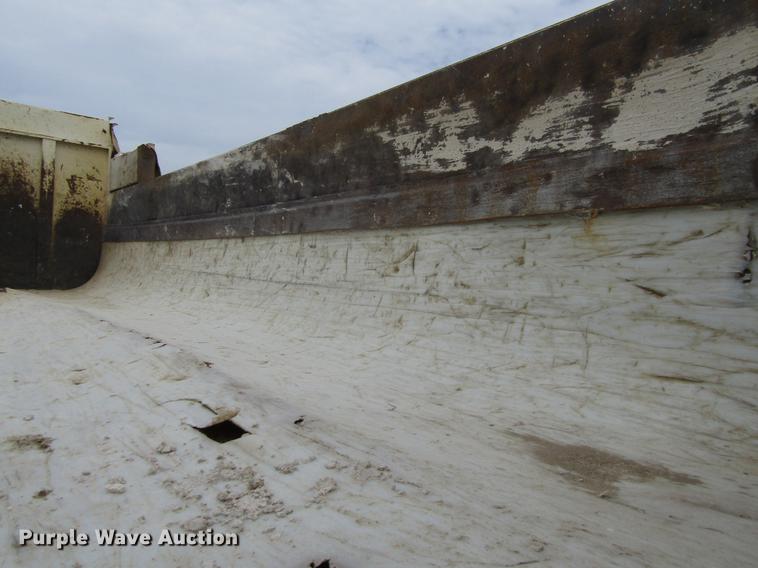 image for item DF3822 1996 Mack RD600 dump truck