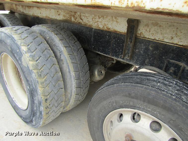 image for item DF3822 1996 Mack RD600 dump truck