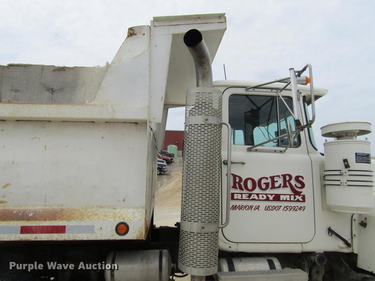 image for item DF3822 1996 Mack RD600 dump truck