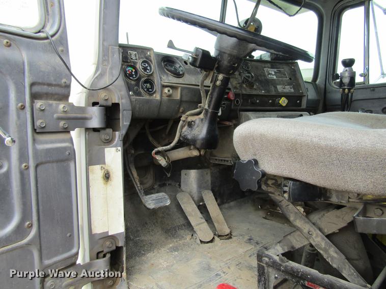 image for item DF3822 1996 Mack RD600 dump truck