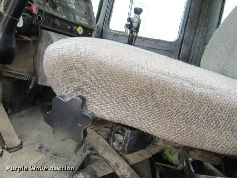 image for item DF3822 1996 Mack RD600 dump truck