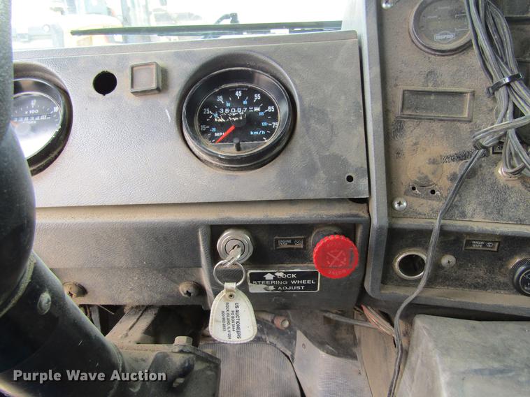 image for item DF3822 1996 Mack RD600 dump truck