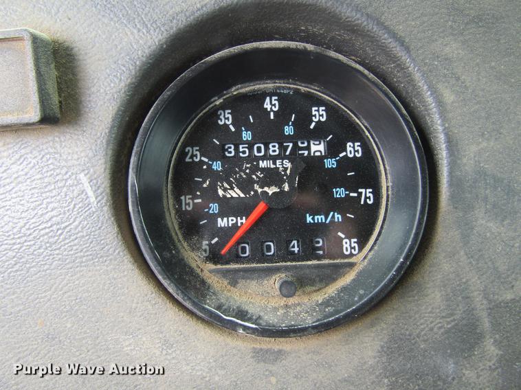 image for item DF3822 1996 Mack RD600 dump truck