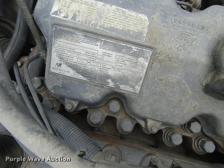 image for item DF3822 1996 Mack RD600 dump truck