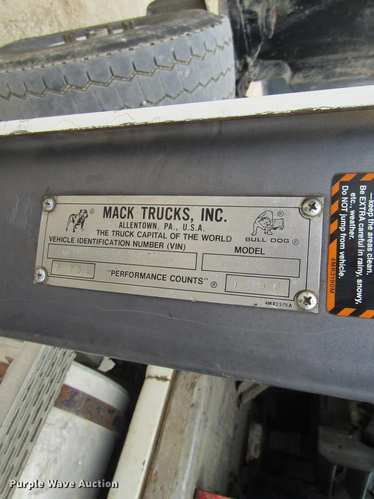 image for item DF3822 1996 Mack RD600 dump truck