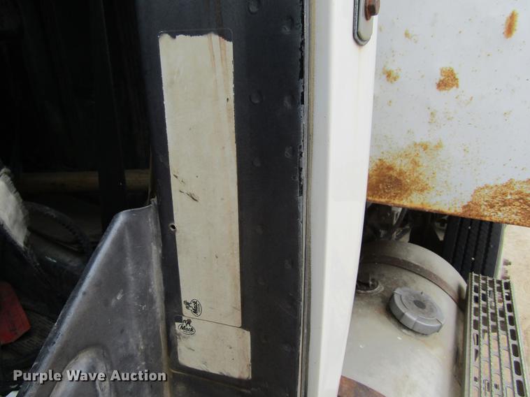 image for item DF3822 1996 Mack RD600 dump truck