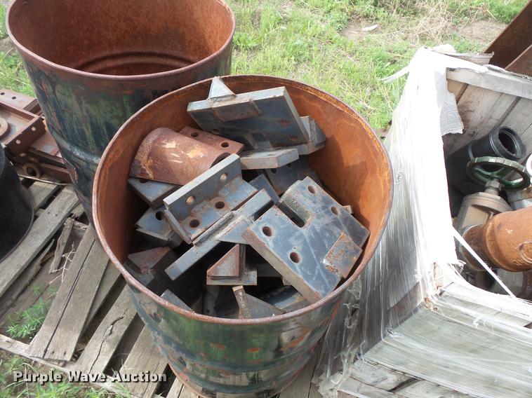 image for item DV9312 Vermeer trencher chain teeth and plates