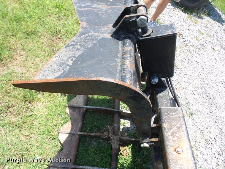 image for item EI9825 Tri-L skid steer root grapple bucket