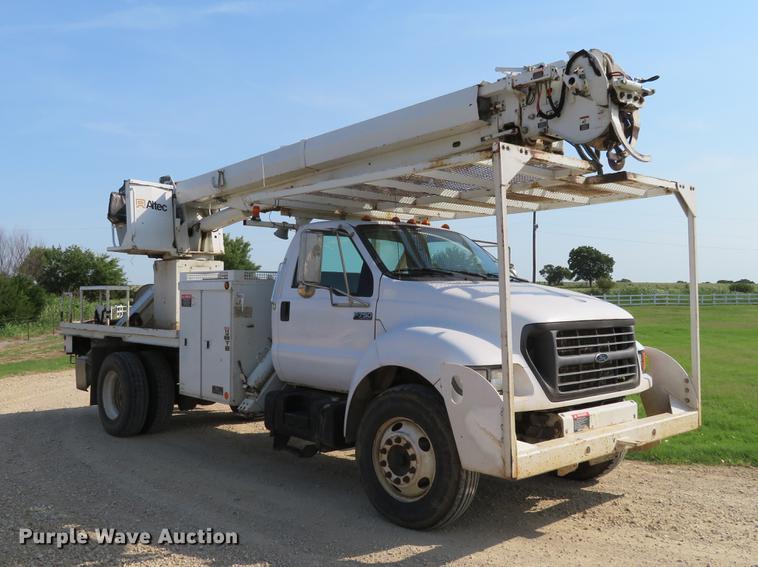 image for item EJ9627 2002 Ford F750 Super Duty digger derrick truck