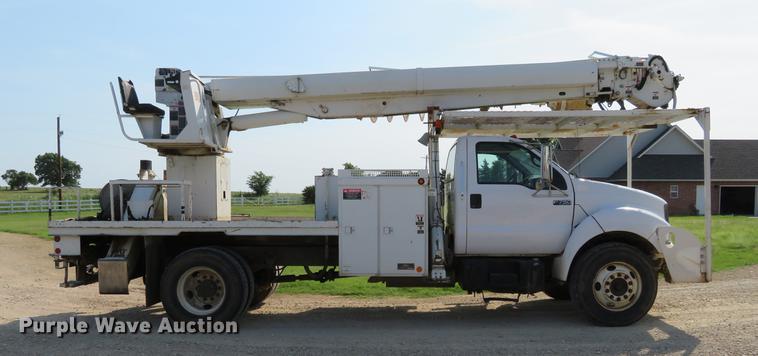 image for item EJ9627 2002 Ford F750 Super Duty digger derrick truck