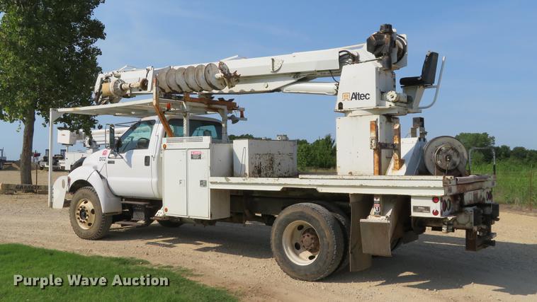 image for item EJ9627 2002 Ford F750 Super Duty digger derrick truck