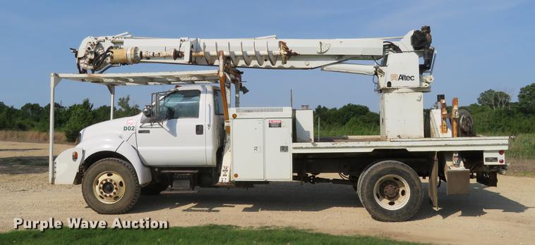 image for item EJ9627 2002 Ford F750 Super Duty digger derrick truck