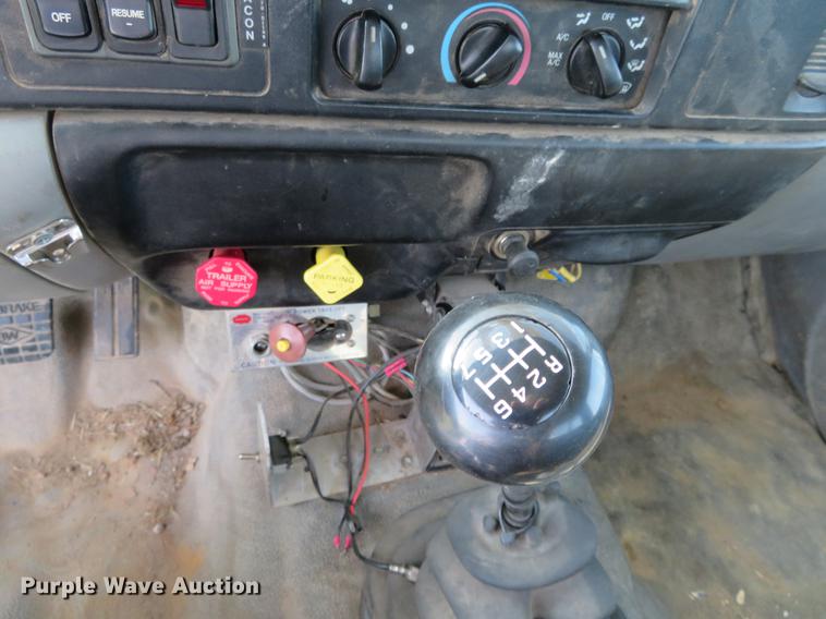 image for item EJ9627 2002 Ford F750 Super Duty digger derrick truck