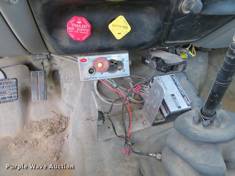 image for item EJ9627 2002 Ford F750 Super Duty digger derrick truck