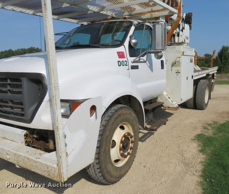 image for item EJ9627 2002 Ford F750 Super Duty digger derrick truck