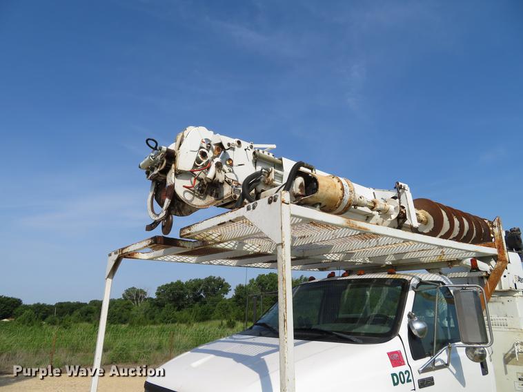 image for item EJ9627 2002 Ford F750 Super Duty digger derrick truck