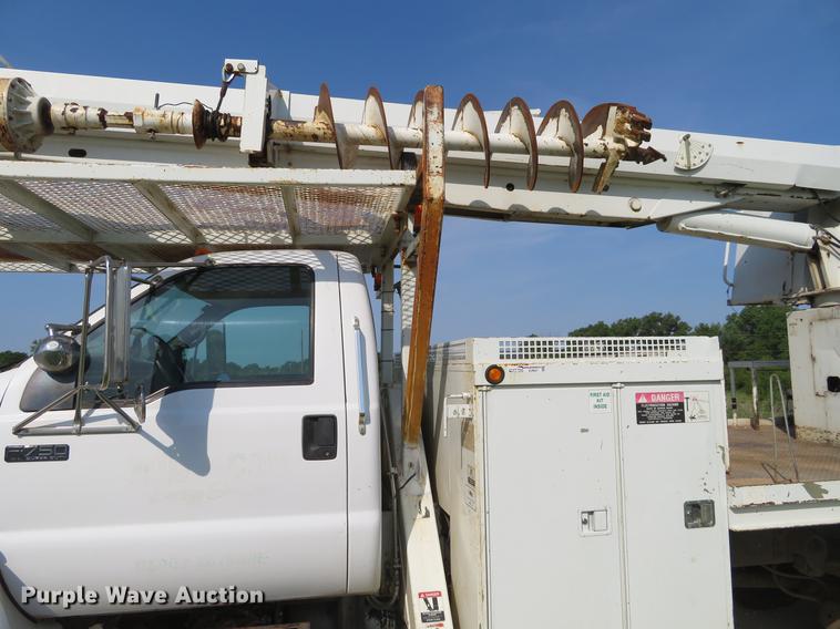 image for item EJ9627 2002 Ford F750 Super Duty digger derrick truck