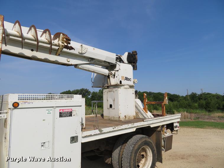 image for item EJ9627 2002 Ford F750 Super Duty digger derrick truck