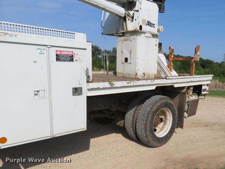 image for item EJ9627 2002 Ford F750 Super Duty digger derrick truck