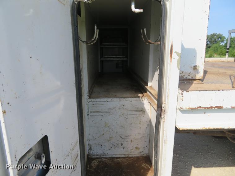 image for item EJ9627 2002 Ford F750 Super Duty digger derrick truck