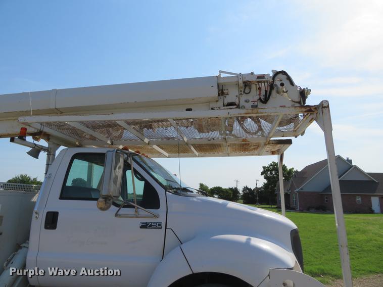 image for item EJ9627 2002 Ford F750 Super Duty digger derrick truck