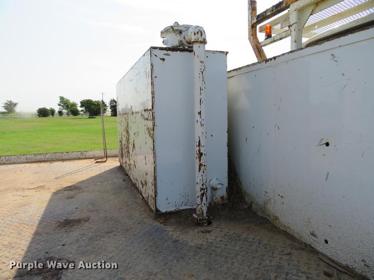 image for item EJ9627 2002 Ford F750 Super Duty digger derrick truck