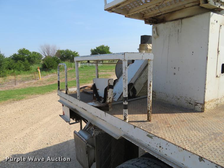 image for item EJ9627 2002 Ford F750 Super Duty digger derrick truck