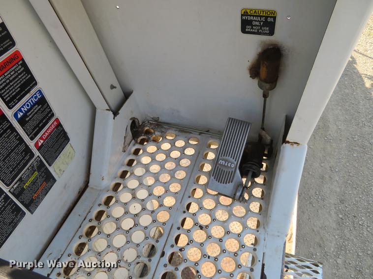 image for item EJ9627 2002 Ford F750 Super Duty digger derrick truck