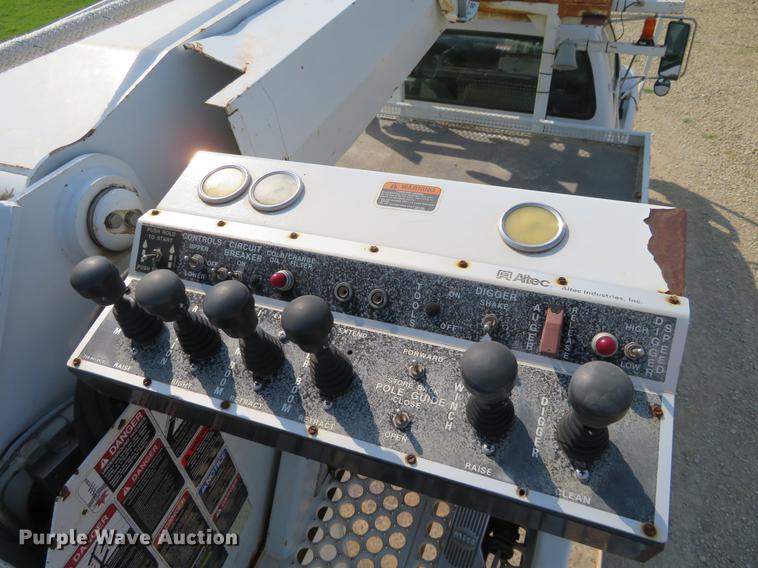 image for item EJ9627 2002 Ford F750 Super Duty digger derrick truck