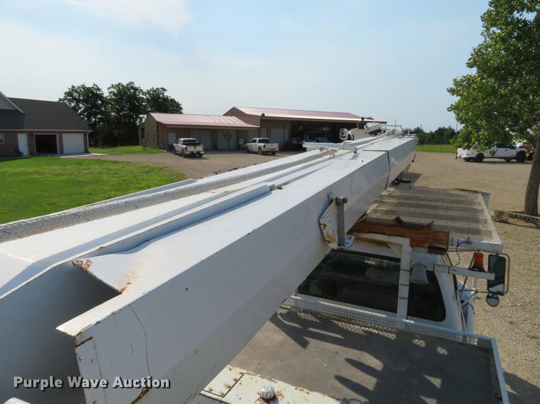 image for item EJ9627 2002 Ford F750 Super Duty digger derrick truck