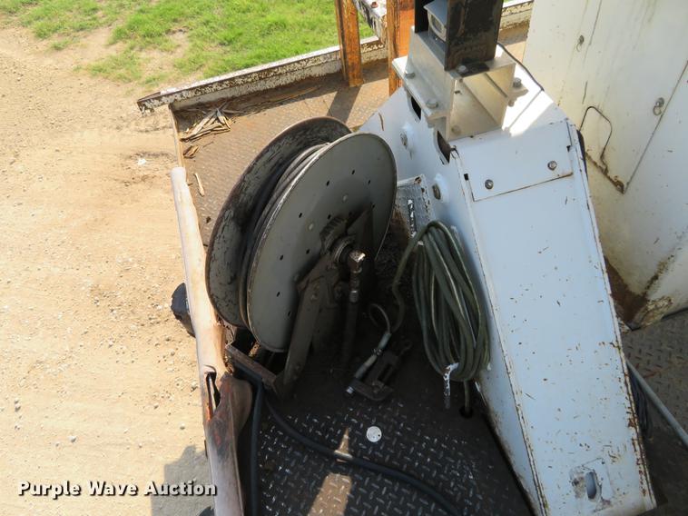 image for item EJ9627 2002 Ford F750 Super Duty digger derrick truck