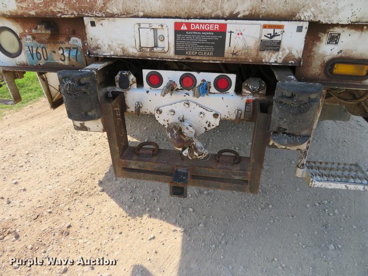 image for item EJ9627 2002 Ford F750 Super Duty digger derrick truck