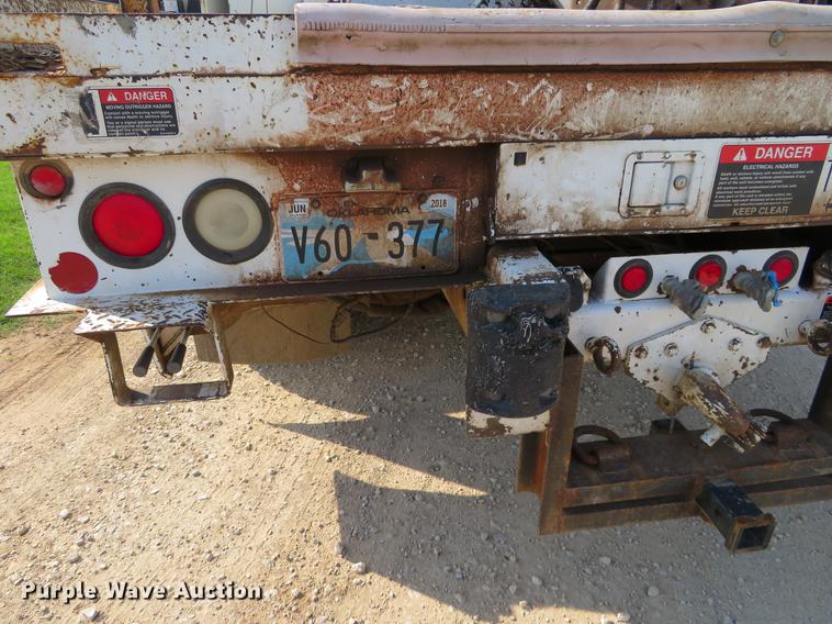 image for item EJ9627 2002 Ford F750 Super Duty digger derrick truck