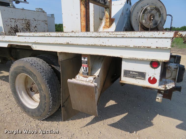 image for item EJ9627 2002 Ford F750 Super Duty digger derrick truck