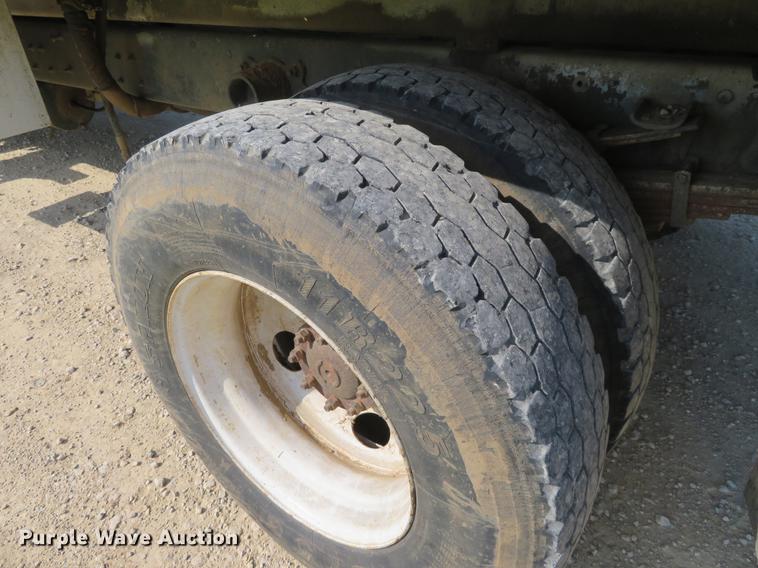 image for item EJ9627 2002 Ford F750 Super Duty digger derrick truck