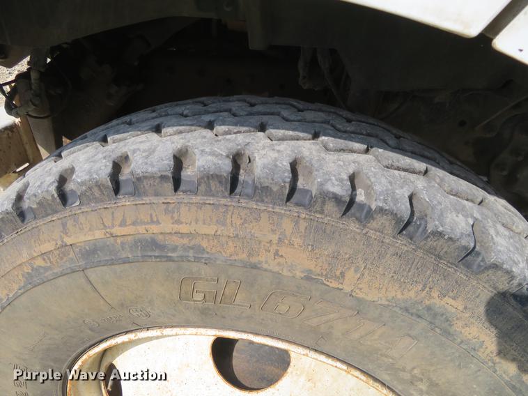 image for item EJ9627 2002 Ford F750 Super Duty digger derrick truck