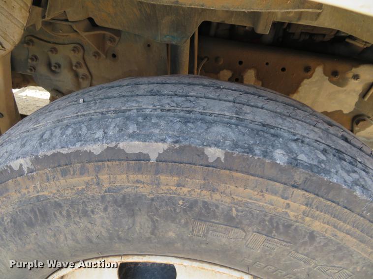 image for item EJ9627 2002 Ford F750 Super Duty digger derrick truck