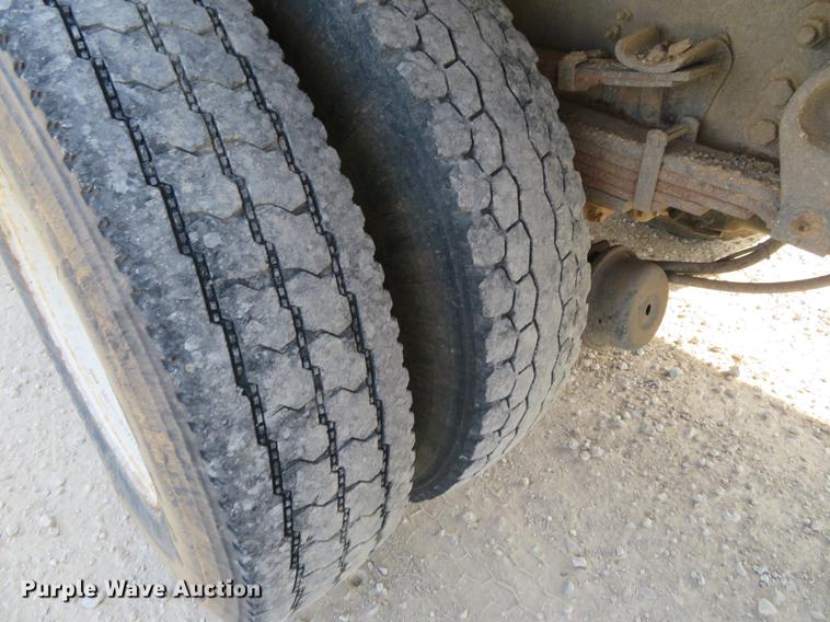 image for item EJ9627 2002 Ford F750 Super Duty digger derrick truck