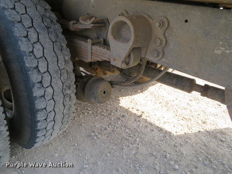 image for item EJ9627 2002 Ford F750 Super Duty digger derrick truck