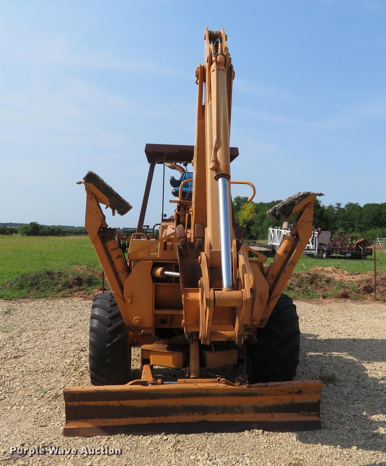 image for item EJ9628 1988 Case 760 trencher