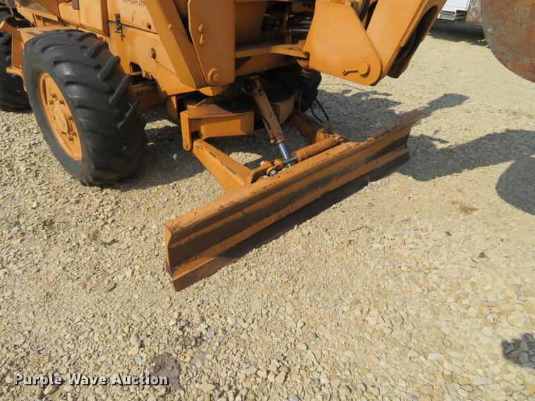 image for item EJ9628 1988 Case 760 trencher