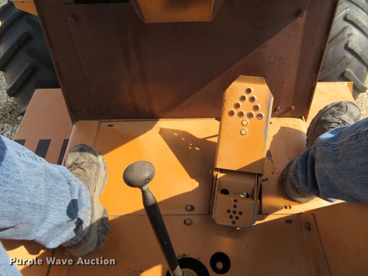 image for item EJ9628 1988 Case 760 trencher