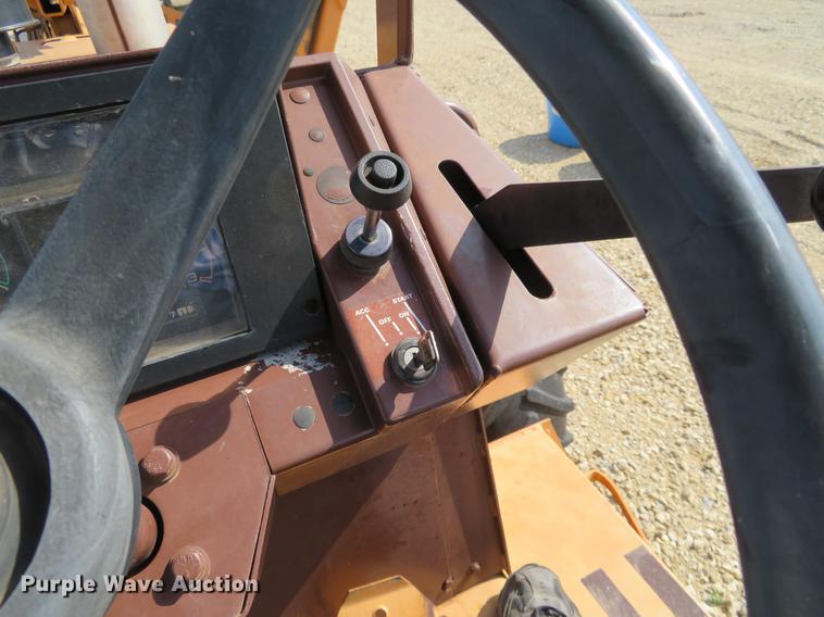 image for item EJ9628 1988 Case 760 trencher